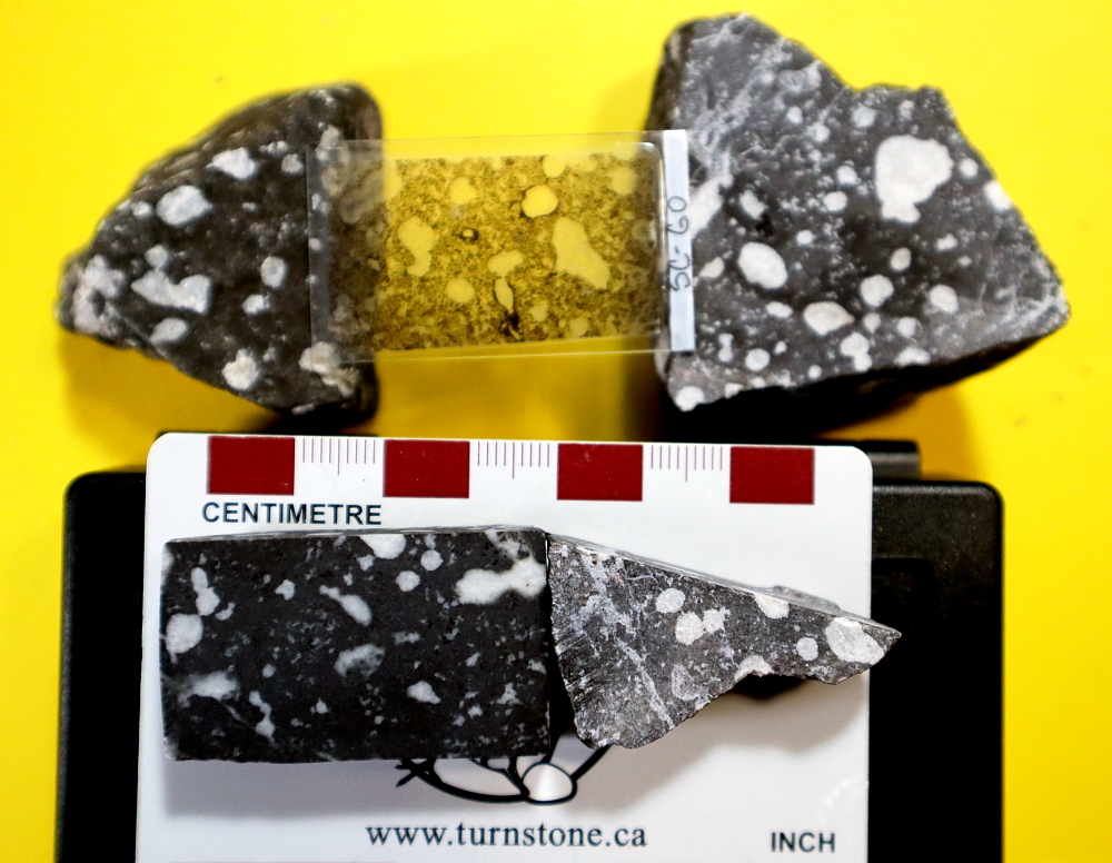 zeolitic basalt [378 kb]