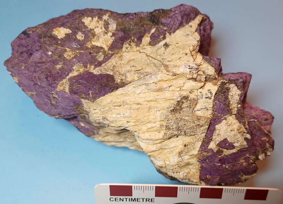 purpurite and feldspar [253 kb]
