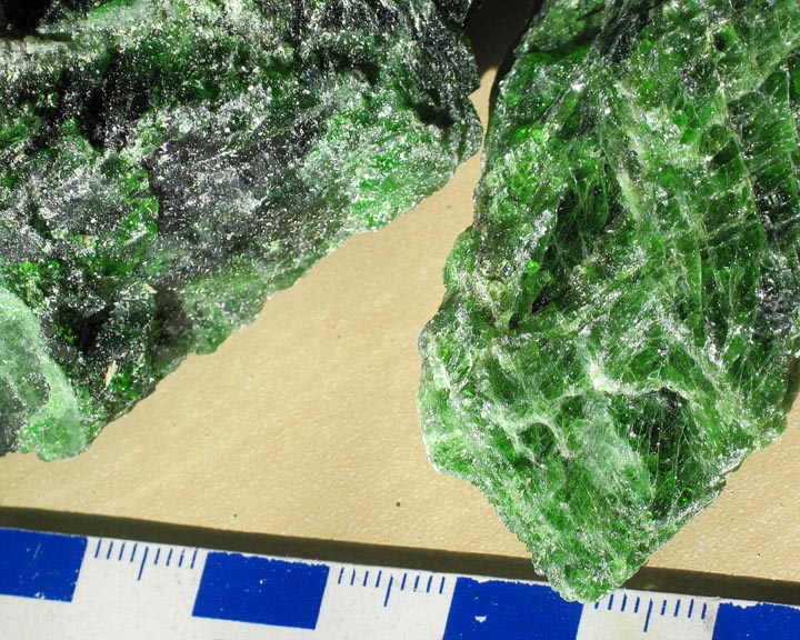 Cr diopside, 140 kb]