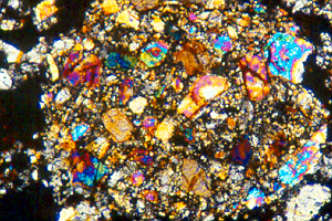 Porphyritic olivine chondrule [112 kb]